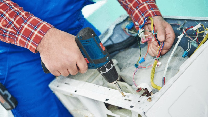 Büyükçekmece İndesit İndesit çamaşır makinesi kart tamiri – Su almama arızası orijinal parça ile giderildi. - Teknik servis örneği